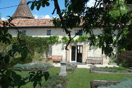 A Luxury Bordeaux Villa in Dordogne