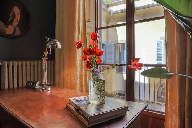 ARTFULLY DECORATED ABODE IN THE HISTORICAL CENTER