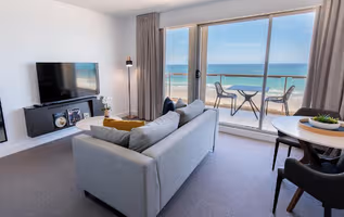 Oaks Glenelg Plaza Pier Suites