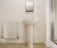 Aylesbury House with Free Parking, Super-Fast Wifi and Smart TV with Netflix by Yoko Property