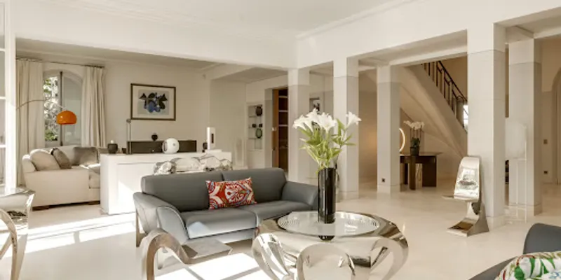 sumptuous villa located in plush and posh Neuilly-sur-Seine