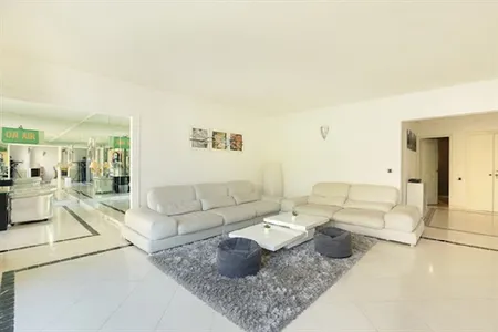 DESIGNER 3 BEDROOM RUE DE LA POMPE