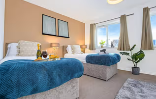 Aylesbury House with Free Parking, Super-Fast Wifi and Smart TV with Netflix by Yoko Property