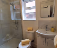 Fully furnished bathroom at Lake View - Harbour Road