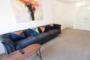 Modern Spacious 4 Bedroom House with Garden & Parking