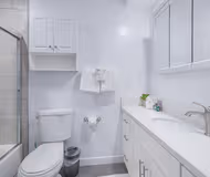 2 bedroom apartment at N.Oakhurst Dr