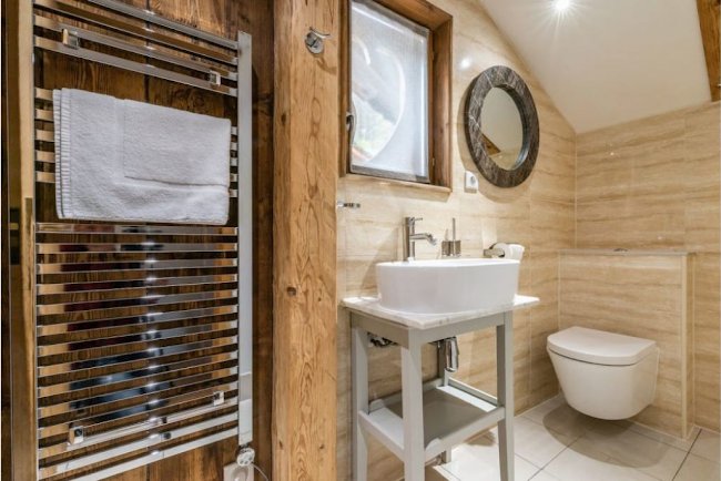 TRADITIONAL LUXURY ALPINE CHALET IN MORZINE