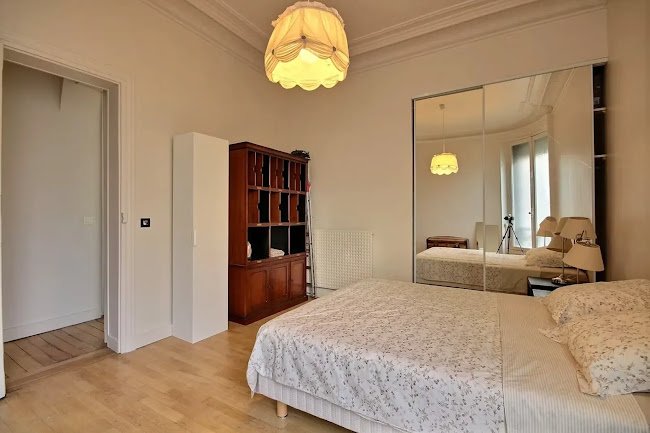 THE SHIMMERING OPERA JEWEL OF PARIS