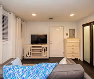 Beautiful, Fully Furnished Studio, Steps to MGH