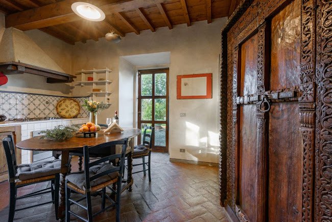 CLASSIC TUSCAN VILLA WITH SWIMMING POOL AND GARDEN