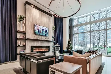 East Ohio Street Serviced Apartment