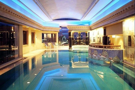Luxury pool at The Rocks Apartments