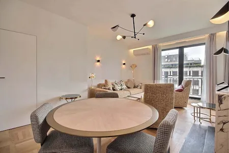 100M2 TOP FLOOR TRIANGLE D'OR AVENUE MONTAIGNE