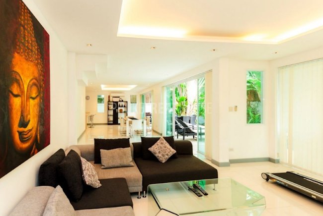 Modern Villa In Kamala