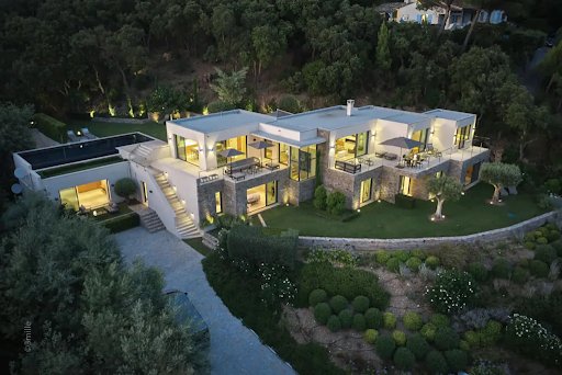 A STUNNING 380m2 MEDITERRANEAN SEA VIEW VILLA