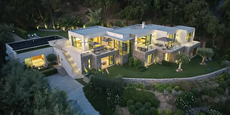 A STUNNING 380m2 MEDITERRANEAN SEA VIEW VILLA