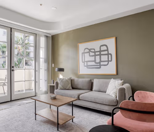 N Doheny Drive Apartment