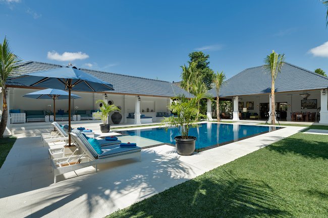 A Quiet Luxury Villa in Petitenget