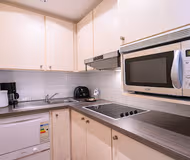 Equipped Kitchen at B-aparthotel Montgomery