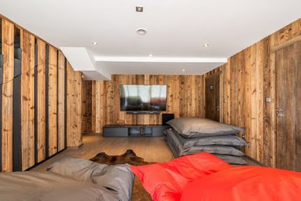 A PICTURE PERFECT ALPINE CHALET WITH UNIQUE INTERIOR IN MORZINE