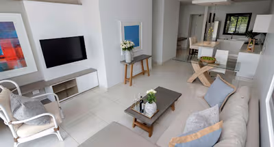 living space at Hurlingham Road Apartment