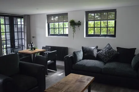 Living space - 2 bed apartment
