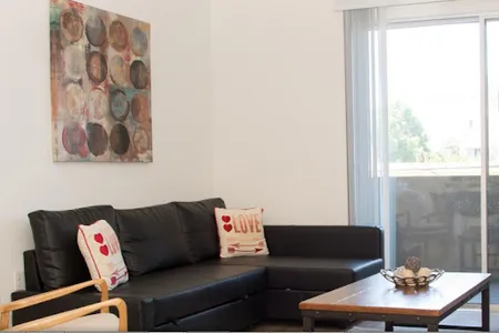 3BR Fully Furnished Apartment in N Poinsettia Pl