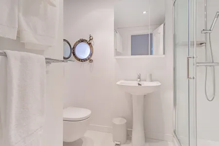 Bathroom at Splendom Housing Lagasca