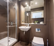Bathroom at Heathrow Central Apartments by MySquare