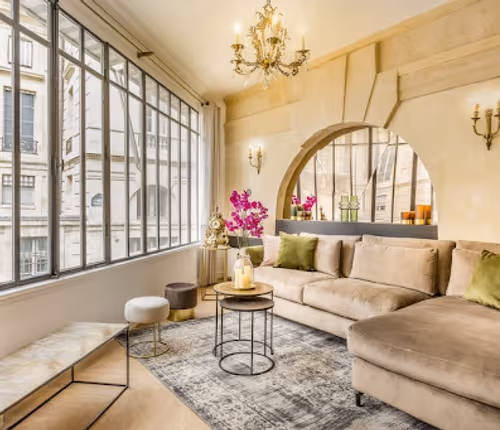 16TH CENTURY OPULENCE; LOUVRE SERVICED APARTMENT