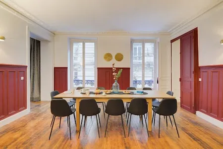 A  200M2 JEWEL IN CHAMPS ELYSEES