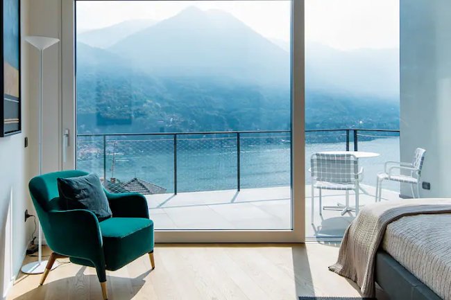 ADMIRE THE FANTASTIC VISTAS OVER LAKE COMO