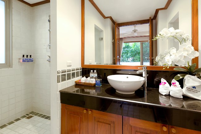 Handsome Villa Near Kata Beach