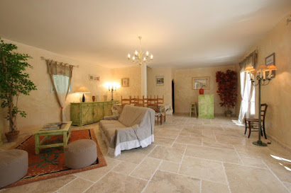 AN INDEPENDENT HOUSE IN PROVENCAL STYLE LOCATED RIGHT IN ST REMY