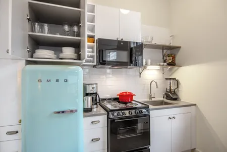 Luxury kitchen at W. Chicago Avenue #216 Serviced Apartment, River North