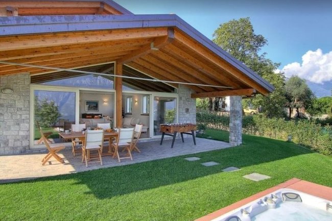 A Large Luxury Family- Friendly Villa Offering Beautiful Views Over Lake Como