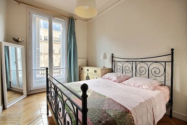 THE SHIMMERING OPERA JEWEL OF PARIS