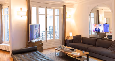 110M2 LUXURY AT ONLY 2 STOP WITH THE METRO LINE 1 TO THE CHAMPS ELYSÉE