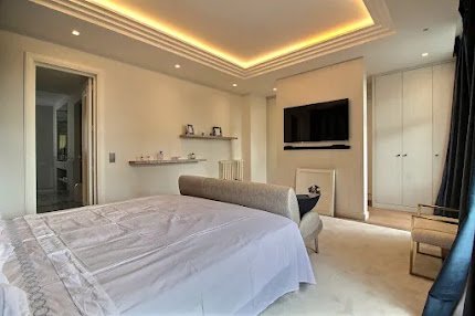 A SIGNAURE LUXURY ON CHAMPS DE MARS ALMA MARCEAU
