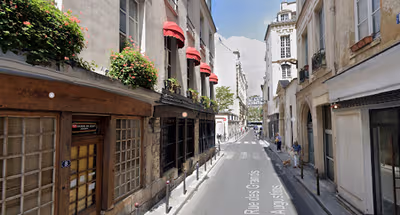 THE ARTSY NEIGHBORHOOD LOVED BY LOCALS & TOURISTS ALIKE-RUE DES GRANDS AUGUSTINS