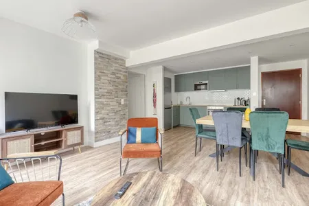 WITH A SPANNING PRIVATE TERRACE, A SUBLIME LUXURY NEAR EIFFEL TOWER