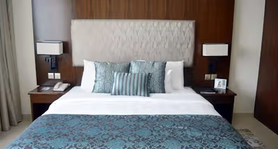 King sized bedroom at Sheikh Zayed Rd Serviced Apartments, Dubai