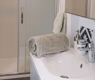 Serene One Bedroom, 10-mins to Eiffel