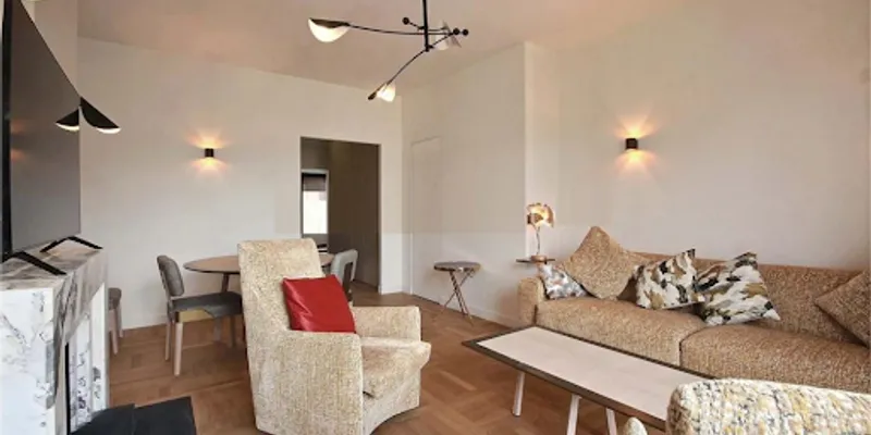 100M2 TOP FLOOR TRIANGLE D'OR AVENUE MONTAIGNE