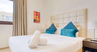 King sized bedroom at Lincoln Park Serviced Apartment, Al Barsha