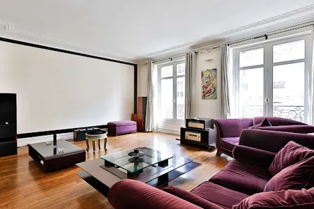 140M2 STUNNING MASTERPIECE IN CHAMPS ELYSÉES
