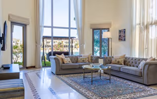 Chic 5-BR Villa @ Frond E, Palm Jumeirah