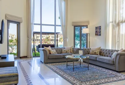 Chic 5-BR Villa @ Frond E, Palm Jumeirah