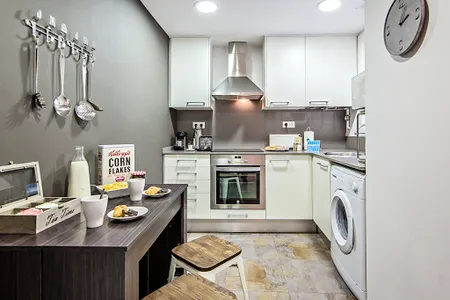 Full kitchen at Diagonal - Francesc Macia
