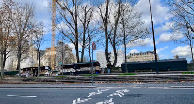 LEADING DIRECTLY TO THE SEINE &NOTREDAME-90M2 RUE BIEVRE